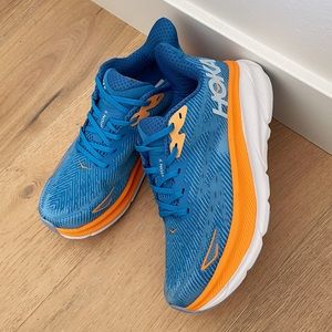 [NEW] Hoka Men’s Clifton 9 WIDE | Colorway: Coastal Sky / All Aboard